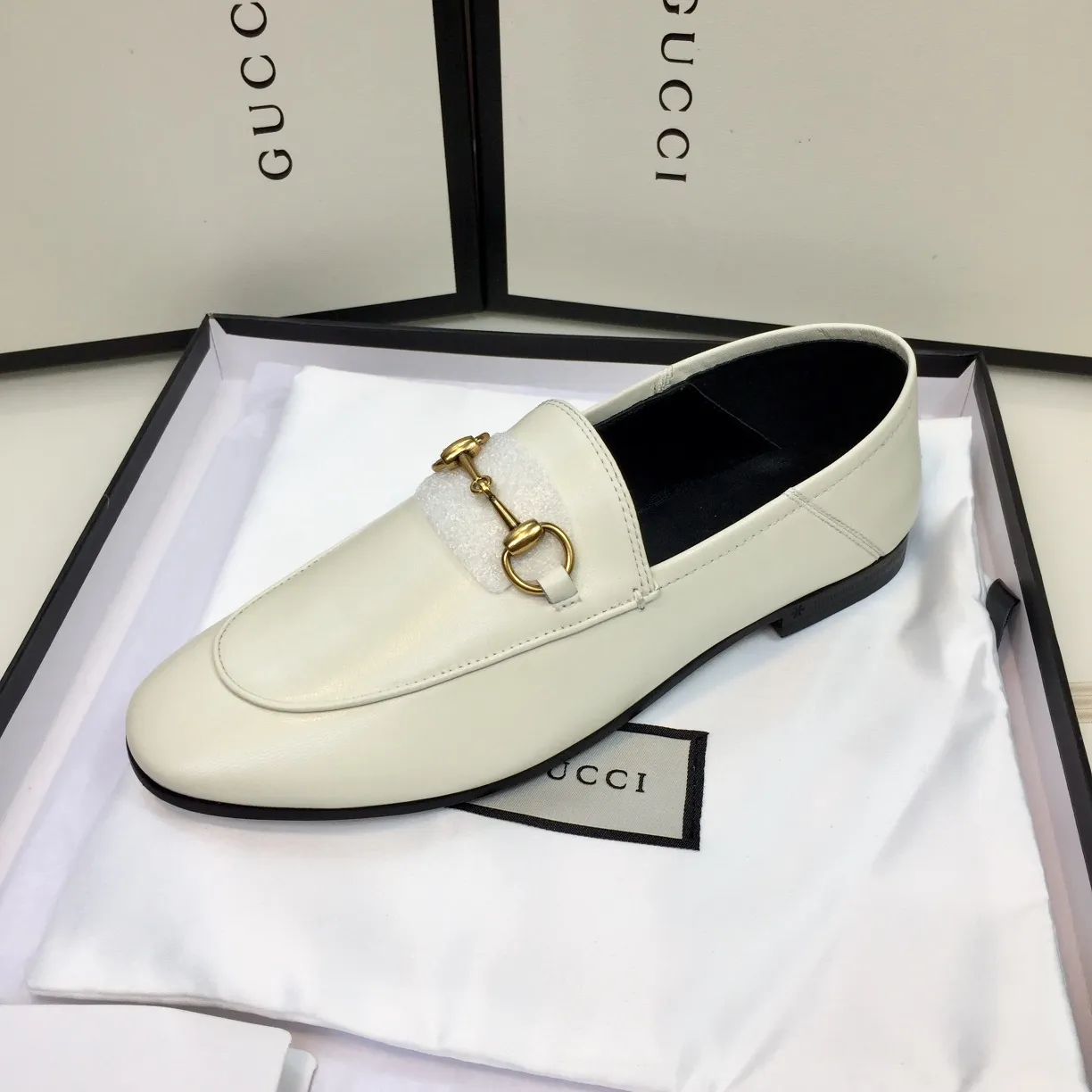 👟👟Ex-factory price 440👟👟～～GUCCI～Gucci Gucci classic century model, classic strawberry 3D printing, never fade, original purchase, purchasing agent level, welcome to compare, do not return the original version, G family classic flat shoes, mules, slippers and half slippers. Stamped logo Fabric: Original calfskin, lining feet/cowhide lining Outsole: Imported genuine leather outsole Size: 34-41 "34/41 custom-made, non-refundable, please come first to order. Verbal customization is not accepted" This panel can be customized Men's size: 39-45 "Custom-made, non-refundable" Packaging: Comes with a full set of top-quality packaging